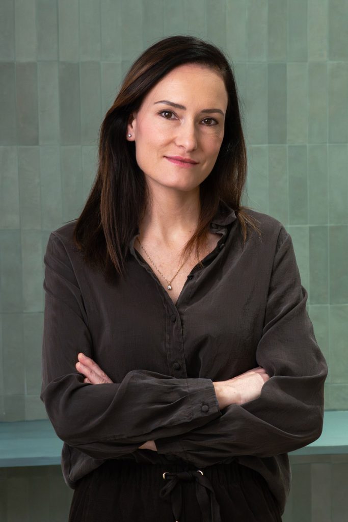 Marta, CEO y farmacéutica de Ollie Clinic.